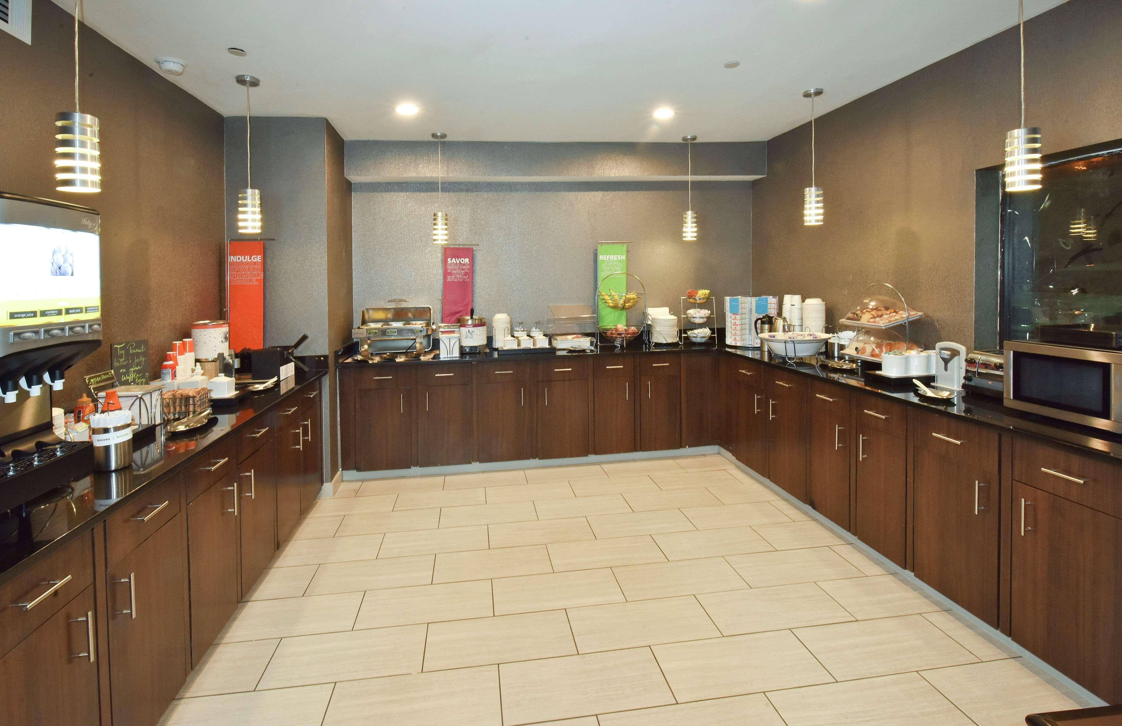 Hampton Inn Madison Exterior photo