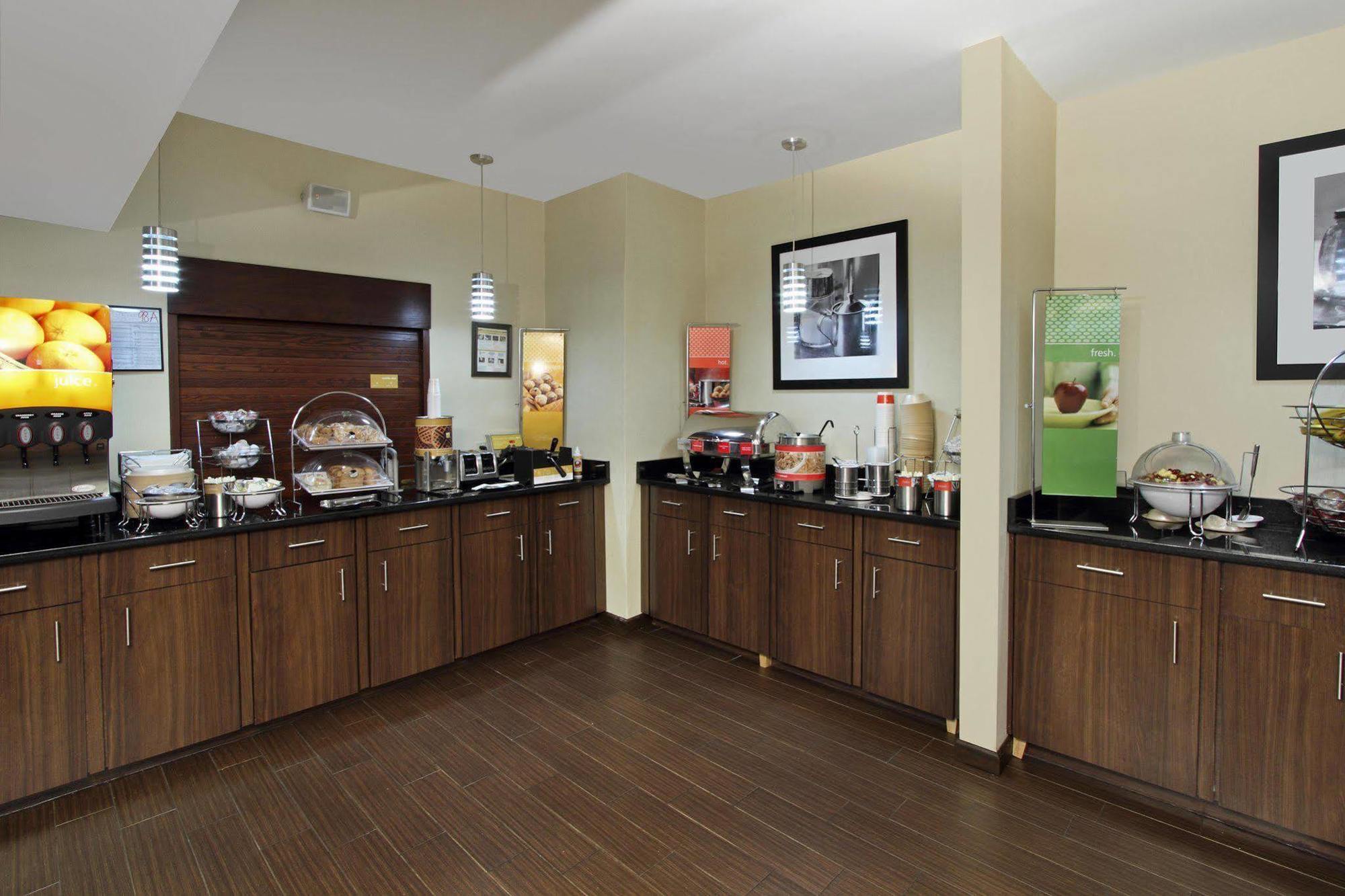 Hampton Inn Madison Exterior photo